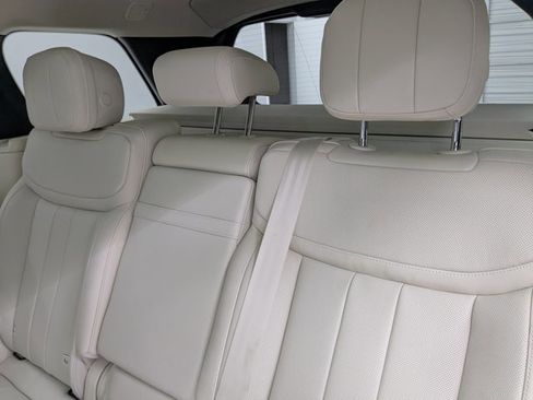 Certified 2025 Land Rover Range Rover SE image 18