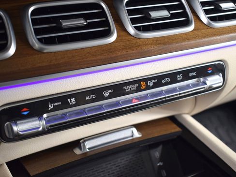 Used 2025 Mercedes-Benz GLS 450 4MATIC image 33