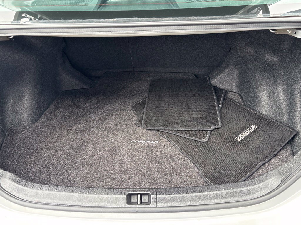 Used 2017 Toyota Corolla L FWD image 19