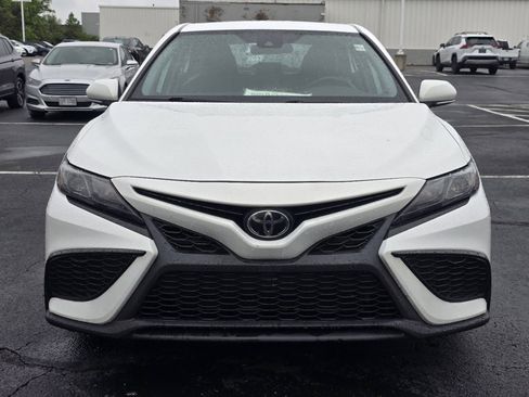 Used 2022 Toyota Camry SE FWD image 2