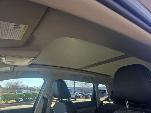 Used 2023 Volkswagen Taos SE w/ Panoramic Sunroof Package image 49