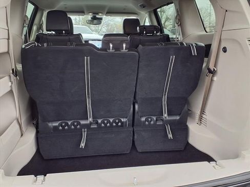 Used 2024 Chrysler Pacifica Touring-L image 21