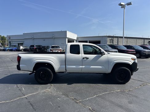 Used 2023 Toyota Tacoma SR RWD image 10