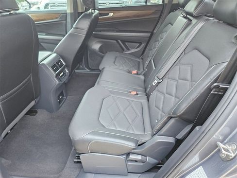 Used 2025 Volkswagen Atlas SE image 25
