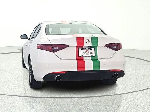 Used 2019 Alfa Romeo Giulia AWD image 6