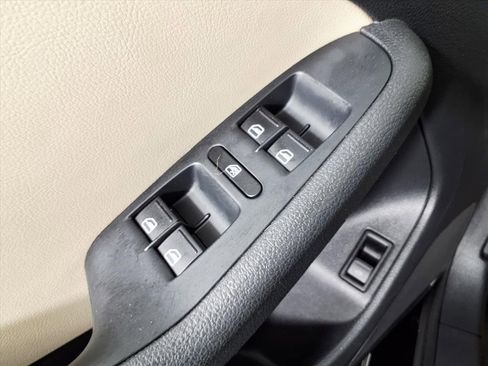 Used 2012 Volkswagen Jetta SE image 14