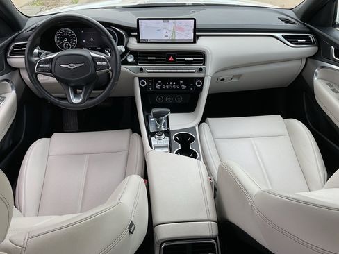 Used 2025 Genesis G70 2.5T image 18