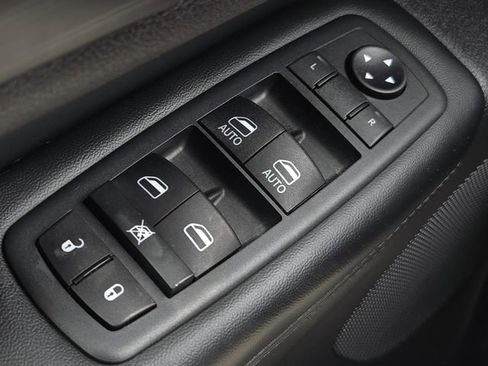 Used 2020 Jeep Grand Cherokee Laredo AWD/4WD image 27