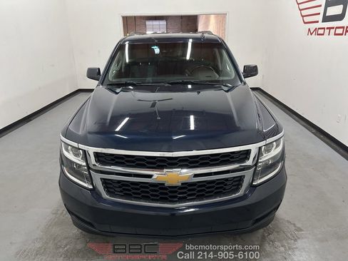 Used 2019 Chevrolet Suburban LT image 3