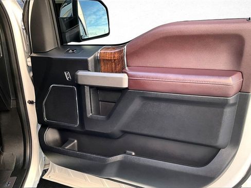 Used 2017 Ford F150 Platinum w/ Equipment Group 701A Luxury image 29