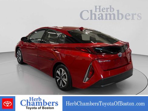 Used 2017 Toyota Prius Prime Premium FWD image 3