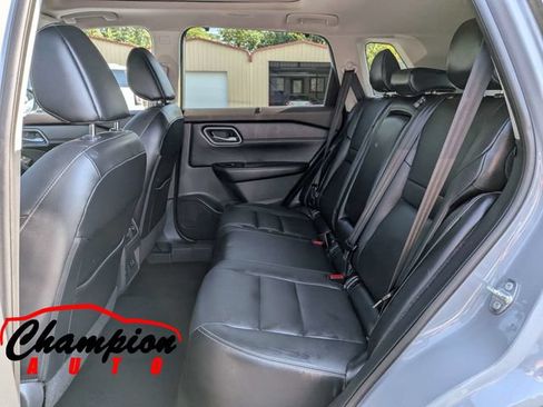 Used 2021 Nissan Rogue SL FWD image 18