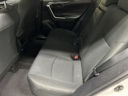 Used 2021 Toyota RAV4 LE AWD/4WD image 8