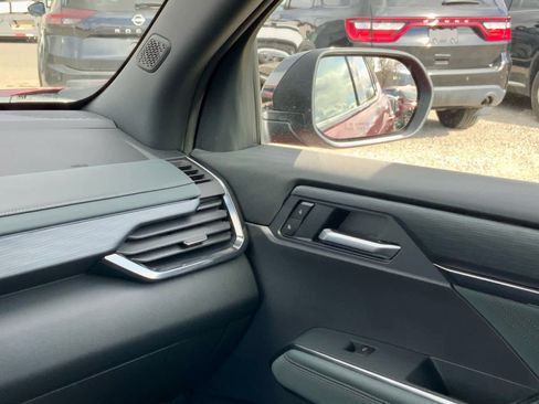 New 2026 GMC Acadia AT4 w/ LPO, Floor Liner Package AWD/4WD image 38
