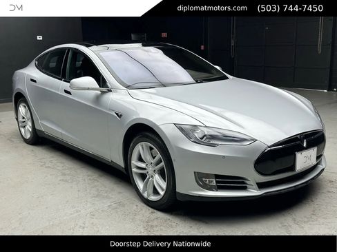 Used 2015 Tesla Model S 90D image 9