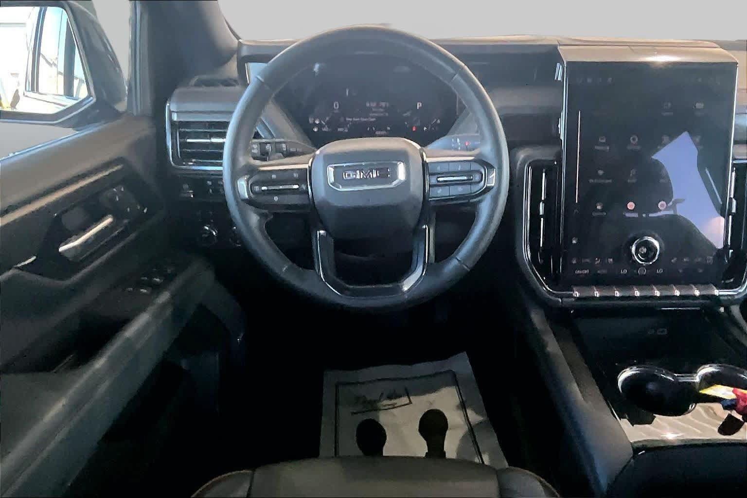 Used 2025 GMC Yukon XL AT4 w/ AT4 Premium Package AWD/4WD image 6
