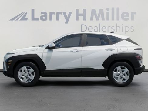 New 2027 Hyundai Kona SE FWD image 3