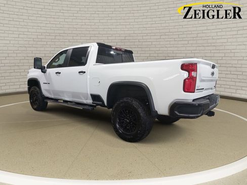 Used 2024 Chevrolet Silverado 2500 ZR2 w/ Technology Package AWD/4WD image 7