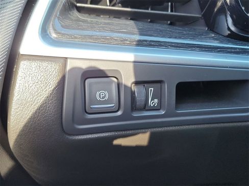 Used 2025 Cadillac XT5 Premium Luxury image 18