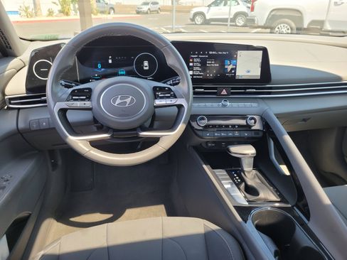 Used 2025 Hyundai Elantra SEL FWD image 18