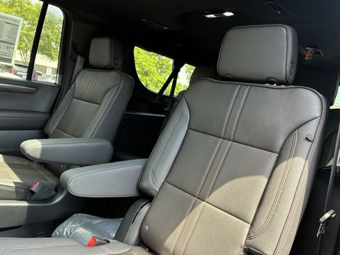 Used 2026 Chevrolet Suburban High Country RWD image 13