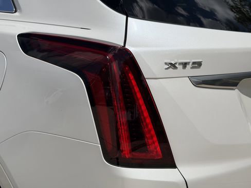 Certified 2023 Cadillac XT5 Premium Luxury FWD image 9