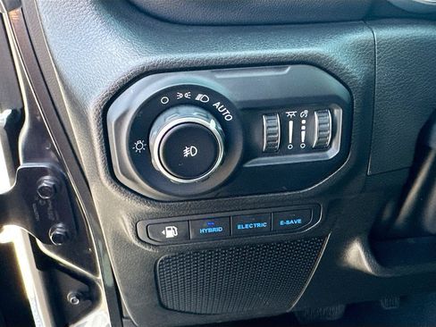 Used 2022 Jeep Wrangler Unlimited Sahara w/ Cold Weather Group AWD/4WD image 27