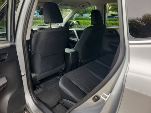 Used 2017 Toyota RAV4 LE FWD image 9