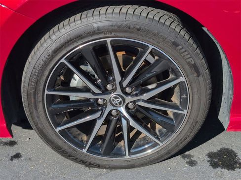 Used 2024 Toyota Camry SE image 11