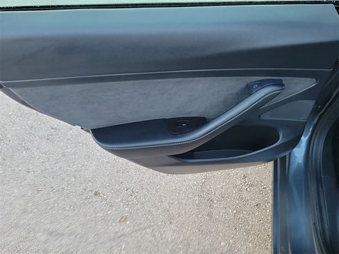 Used 2021 Tesla Model 3 Standard Range Plus image 12