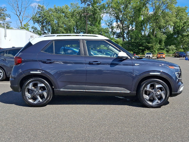 Used 2024 Hyundai Venue Limited FWD image 7