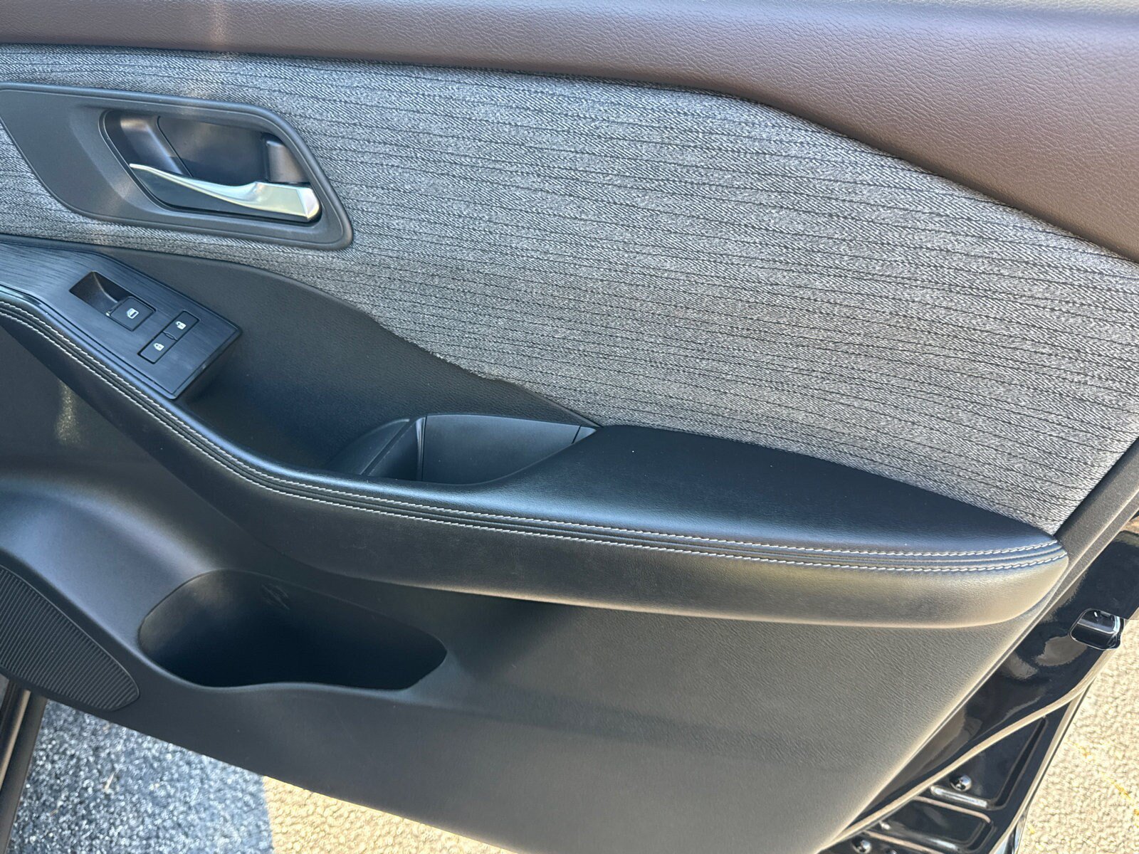 Used 2022 Nissan Rogue SV FWD image 16