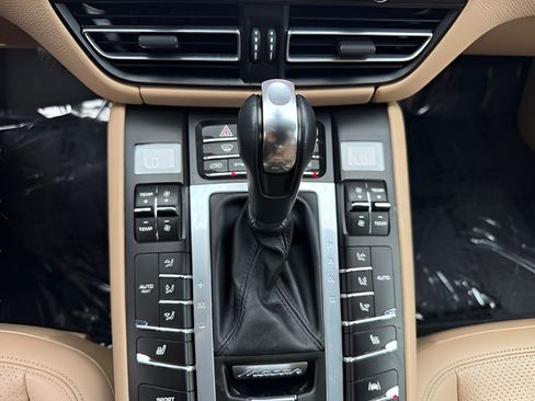 Used 2021 Porsche Macan AWD/4WD image 21