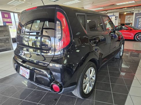 Used 2016 Kia Soul + image 4