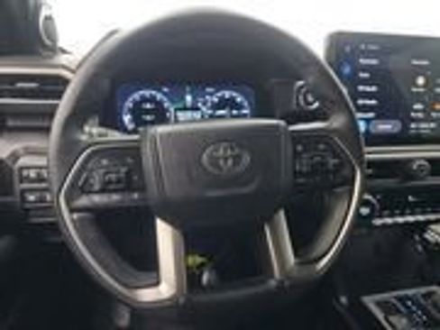 Used 2025 Toyota 4Runner Limited AWD/4WD image 10