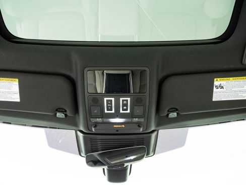 Used 2022 Jaguar XF R-Dynamic SE AWD/4WD image 19