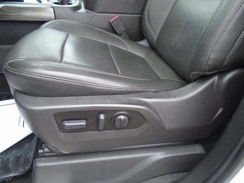 Used 2022 Chevrolet Silverado 3500 LTZ w/ LTZ Convenience Package image 15