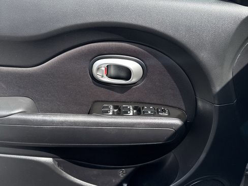Used 2018 Kia Soul + FWD image 17