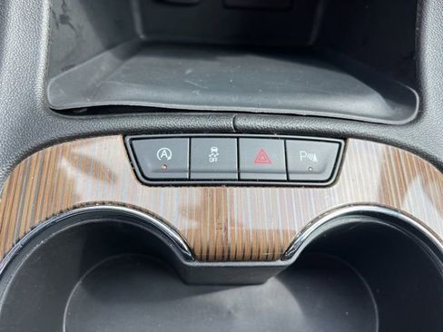 Used 2023 GMC Acadia SLE image 22