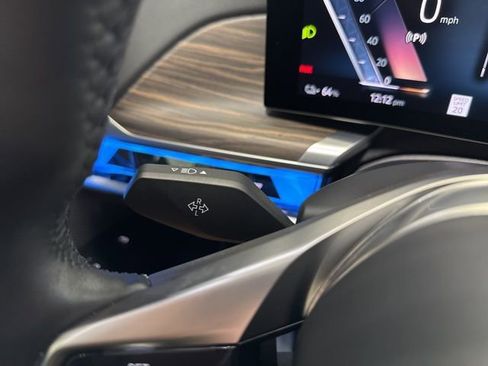 Used 2024 BMW i7 xDrive60 w/ Premium Package image 51