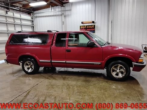 Used 2003 Chevrolet S10 Pickup LS image 2