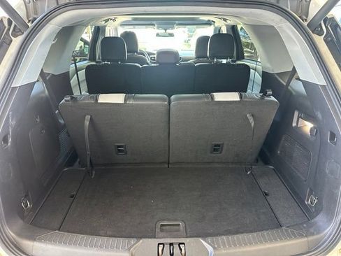 Used 2021 Ford Explorer XLT w/ Equipment Group 202A RWD image 18