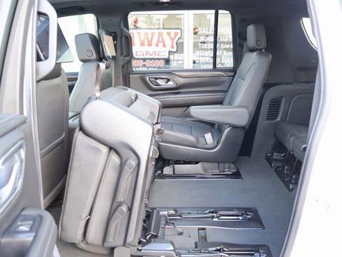 Certified 2024 Chevrolet Suburban Z71 w/ Luxury Package image 29