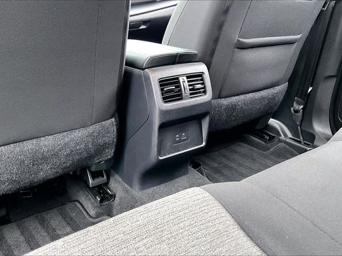 Used 2023 Nissan Rogue SV image 33