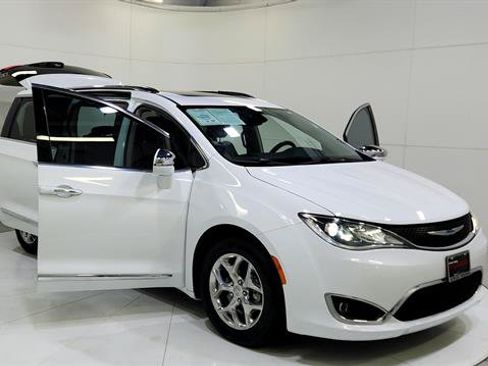 Used 2019 Chrysler Pacifica Limited FWD image 29