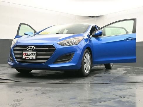 Used 2017 Hyundai Elantra GT image 64