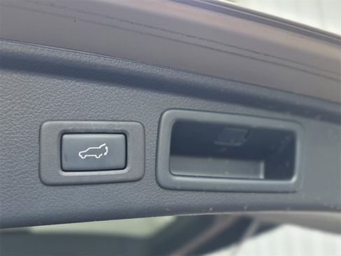 Used 2015 Subaru Forester 2.5i Limited image 14