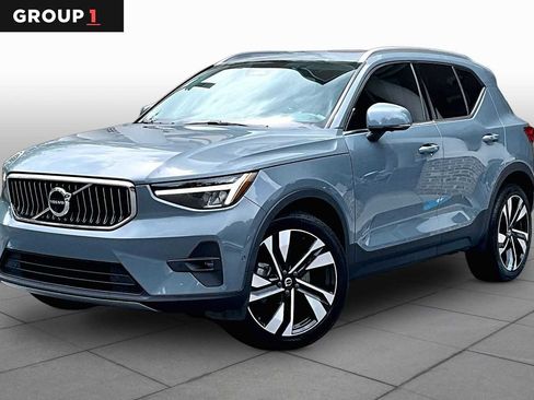Used 2023 Volvo XC40 B5 Plus w/ Protection Package Premier AWD/4WD image 1