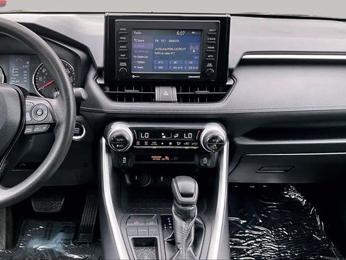 Used 2020 Toyota RAV4 XLE FWD image 7