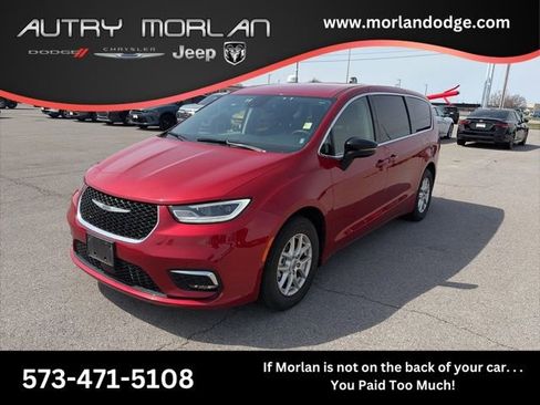 Used 2024 Chrysler Pacifica Touring-L image 1